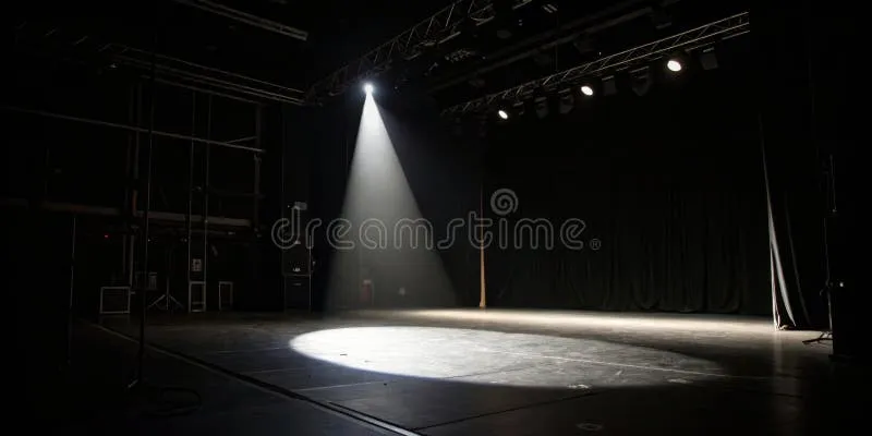 Dopo l'ultimo applauso: notturni di uno spazio teatrale vuoto