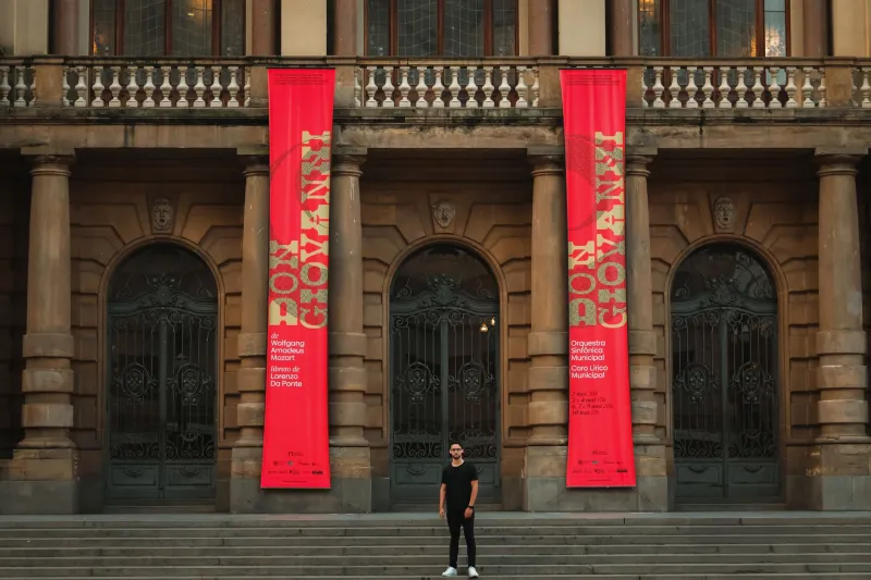Palcoscenico e piazza: il teatro d'avanguardia come atto politico nel paesaggio urbano italiano
